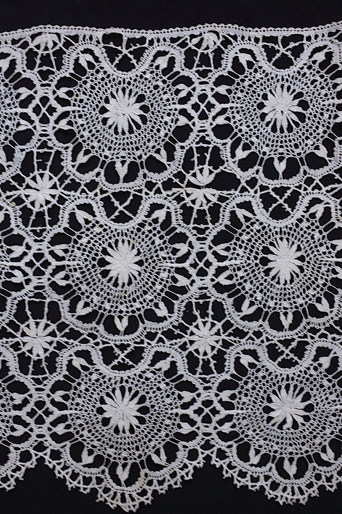 アンティークレース　dentelle ancienne　140cm .FR a l'epoque