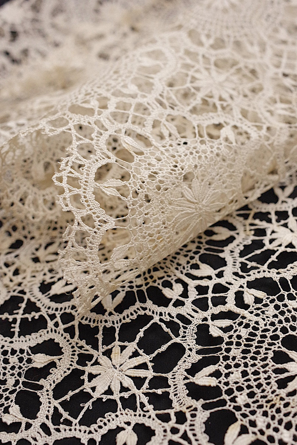 アンティークレース　dentelle ancienne　140cm .FR a l'epoque