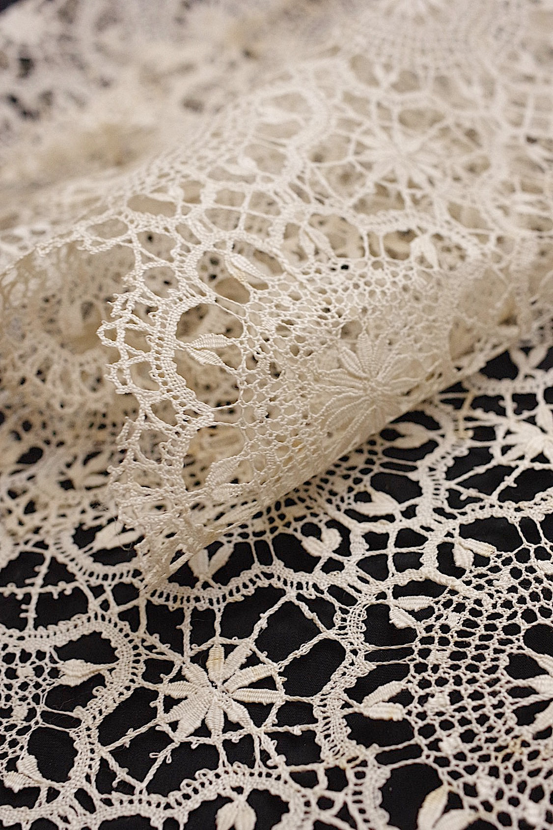 アンティークレース　dentelle ancienne　140cm .FR a l'epoque