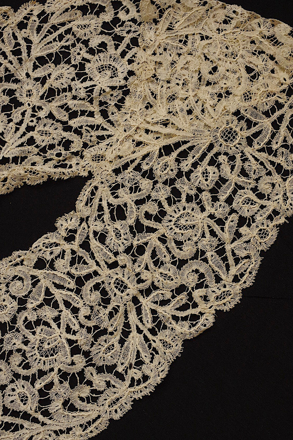 アンティークレース　dentelle ancienne　襟 .FR a l'epoque