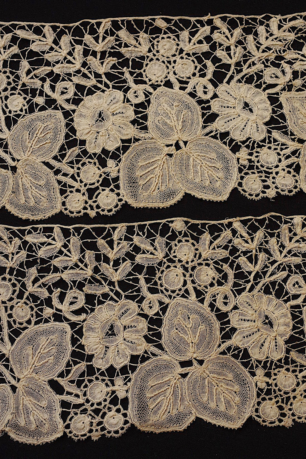 アンティークレース　dentelle ancienne　ホニトン　2 pieces .FR a l'epoque