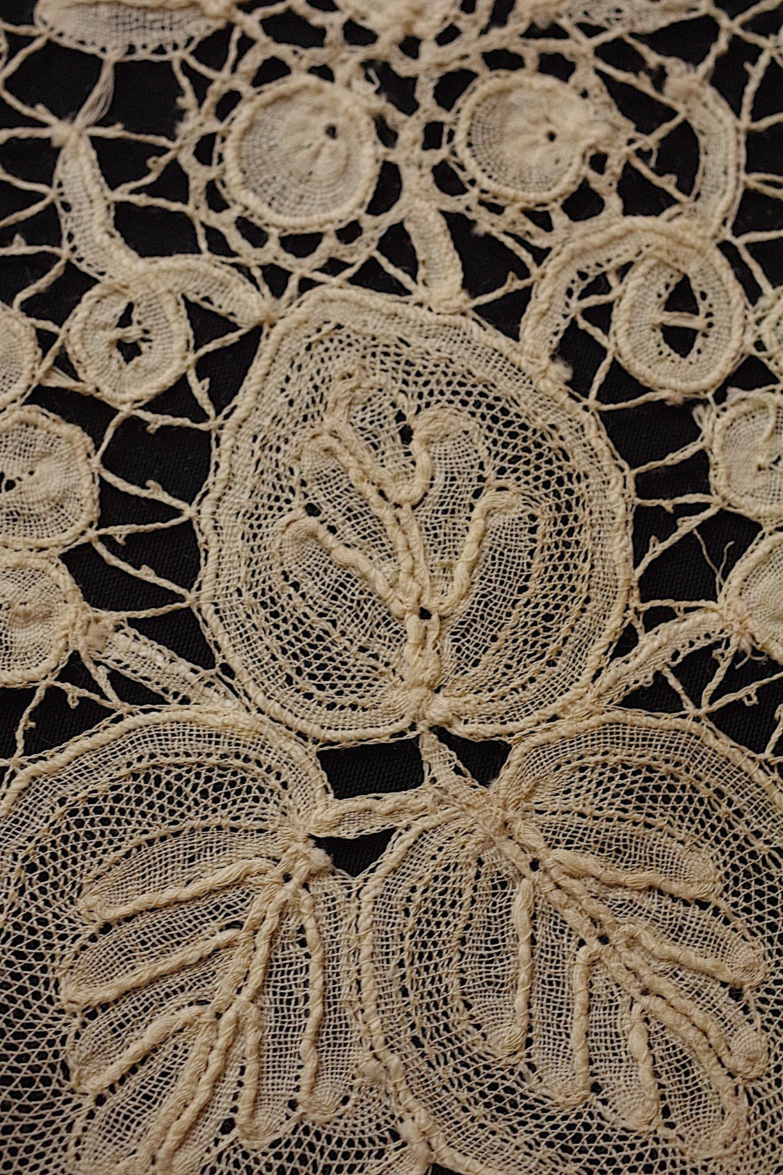 アンティークレース　dentelle ancienne　ホニトン　2 pieces .FR a l'epoque