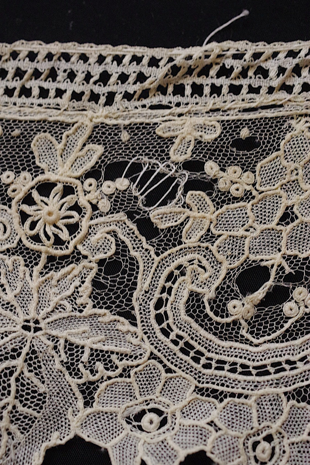 アンティークレース　dentelle ancienne　２種 .FR a l'epoque