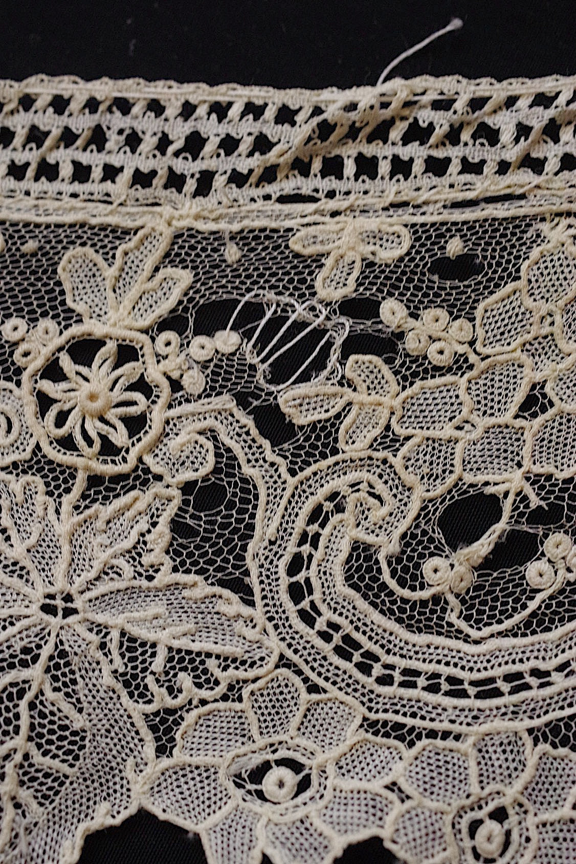 アンティークレース　dentelle ancienne　２種 .FR a l'epoque