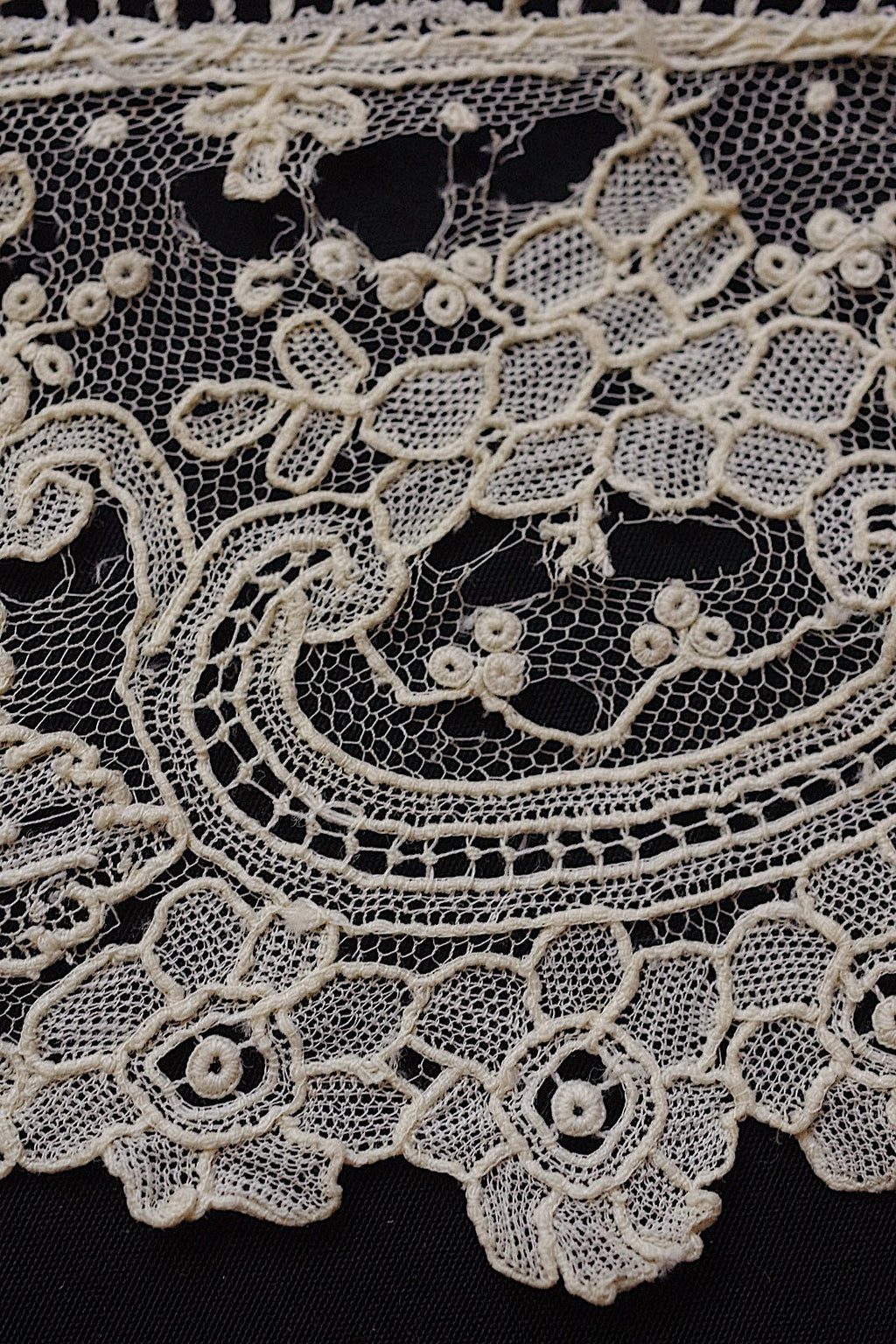 アンティークレース　dentelle ancienne　２種 .FR a l'epoque