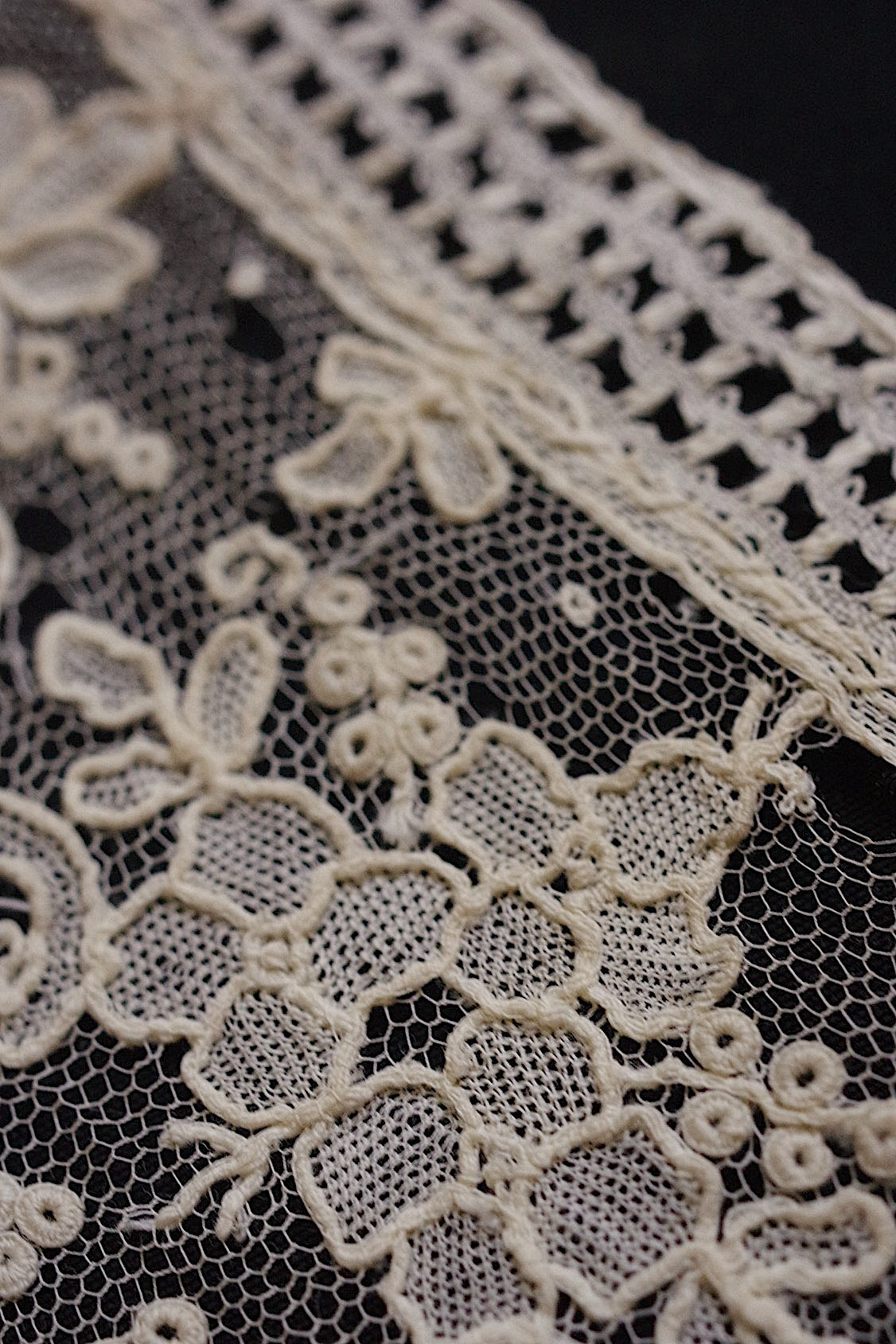 アンティークレース　dentelle ancienne　２種 .FR a l'epoque