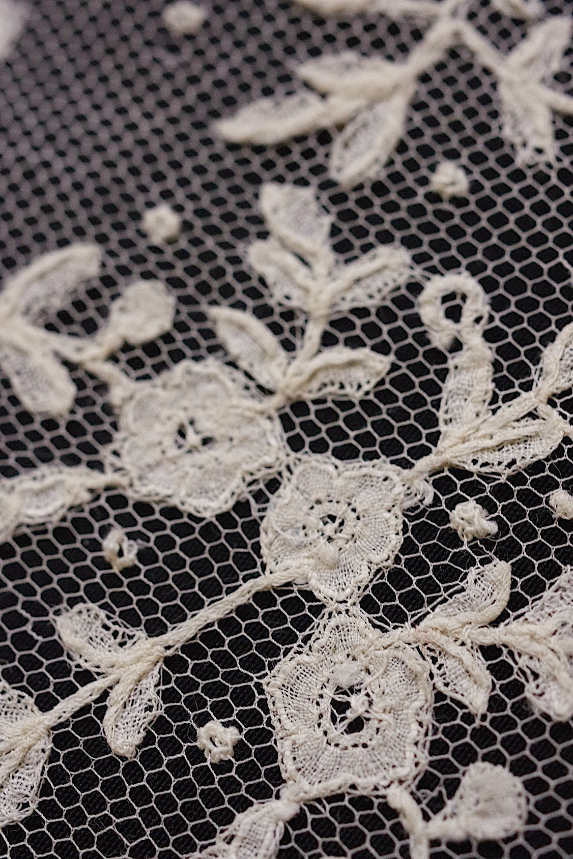 アンティークレース　dentelle ancienne　ハンカチ　アプリカッションアングレテール .FR a l'epoque