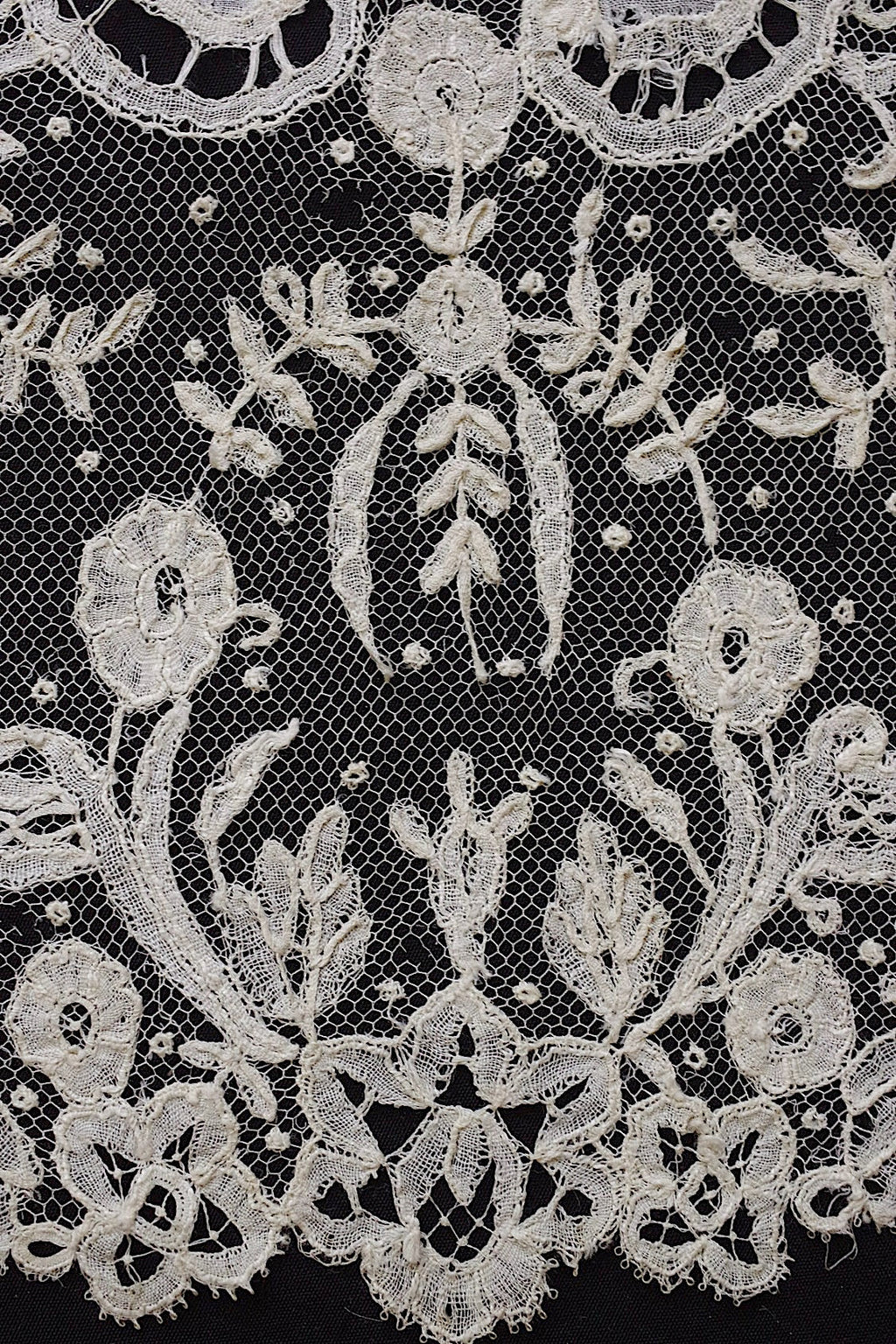 アンティークレース　dentelle ancienne　ハンカチ　アプリカッションアングレテール .FR a l'epoque