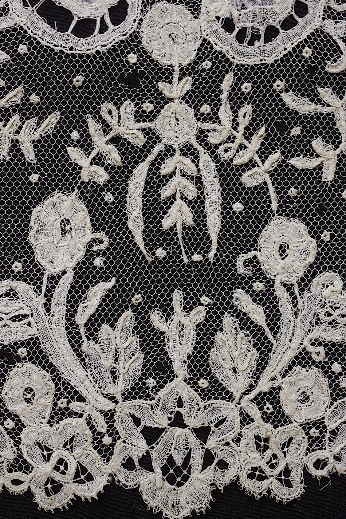 アンティークレース　dentelle ancienne　ハンカチ　アプリカッションアングレテール .FR a l'epoque