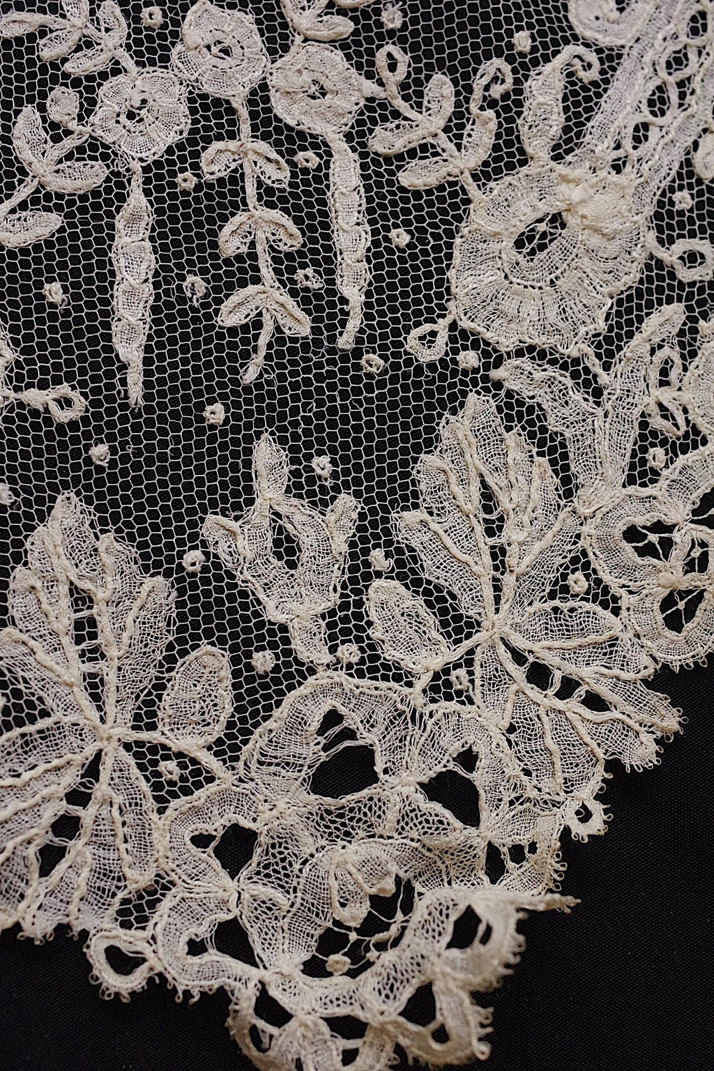 アンティークレース　dentelle ancienne　ハンカチ　アプリカッションアングレテール .FR a l'epoque