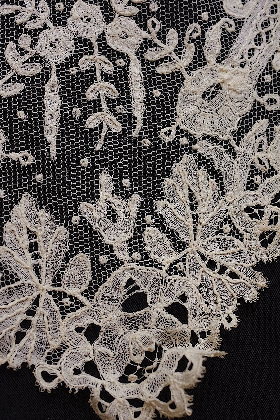 アンティークレース　dentelle ancienne　ハンカチ　アプリカッションアングレテール .FR a l'epoque