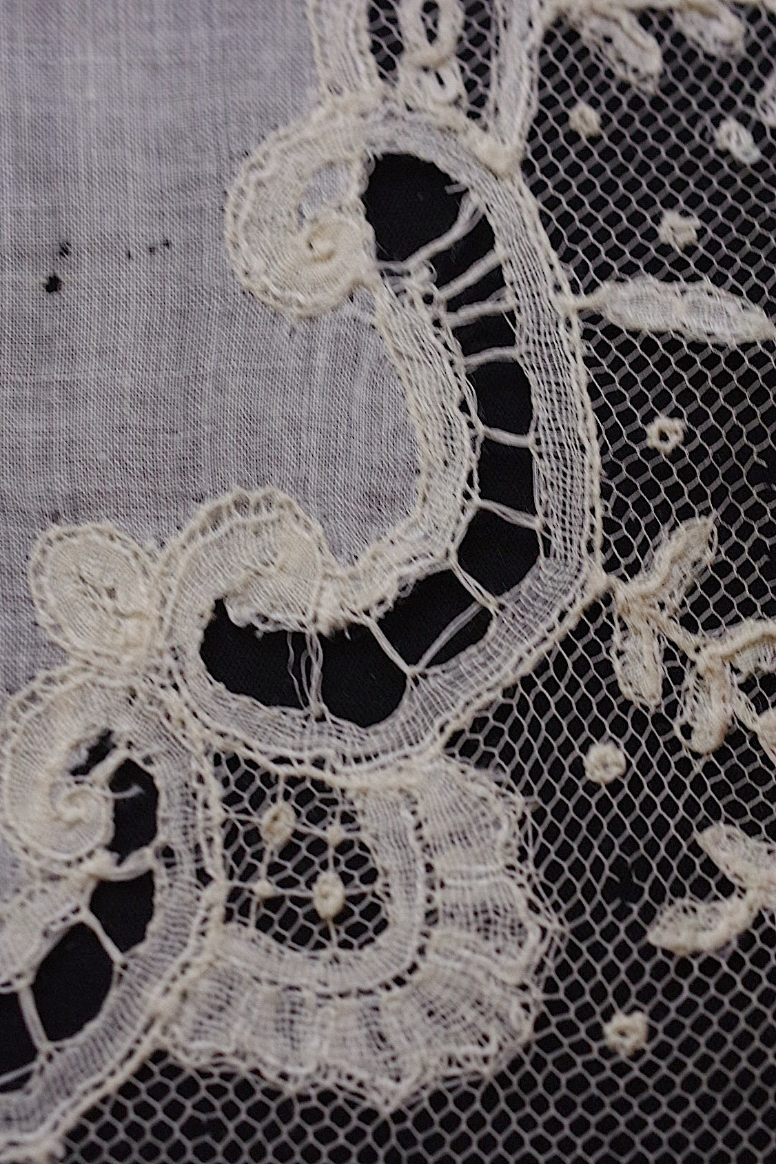 アンティークレース　dentelle ancienne　ハンカチ　アプリカッションアングレテール .FR a l'epoque