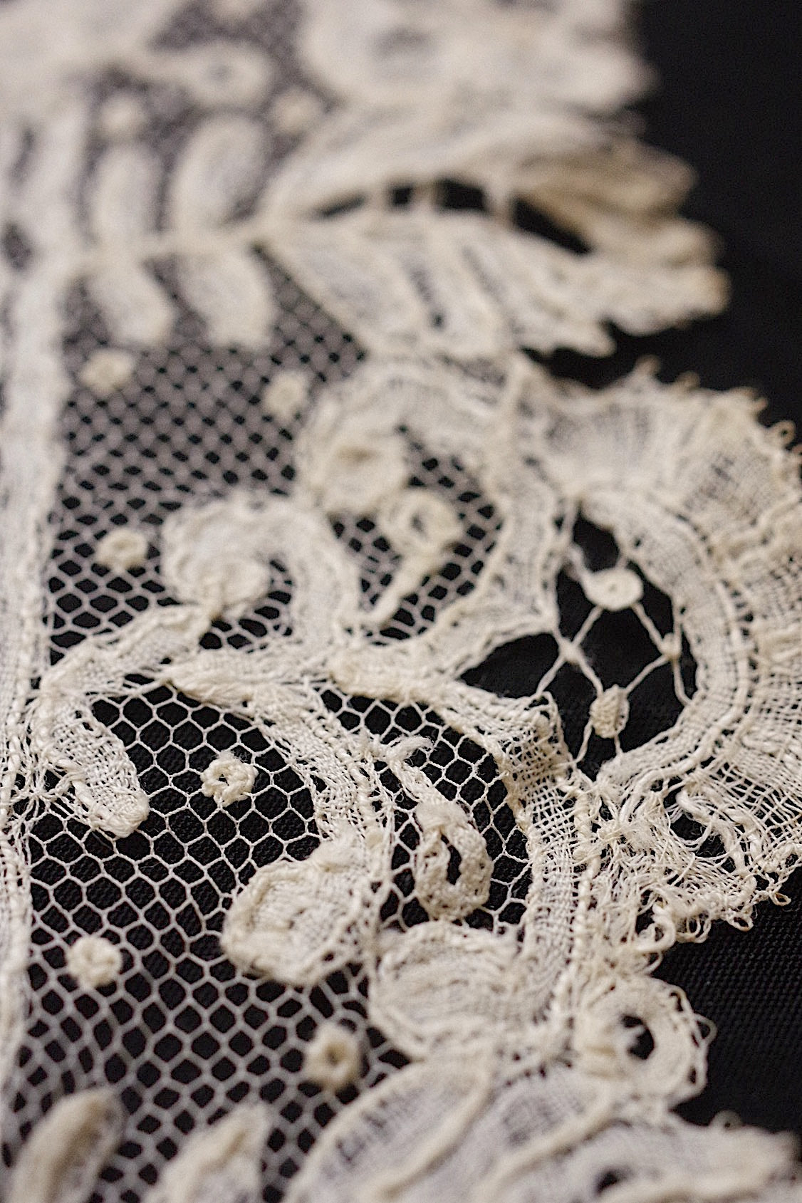 アンティークレース　dentelle ancienne　ハンカチ　アプリカッションアングレテール .FR a l'epoque