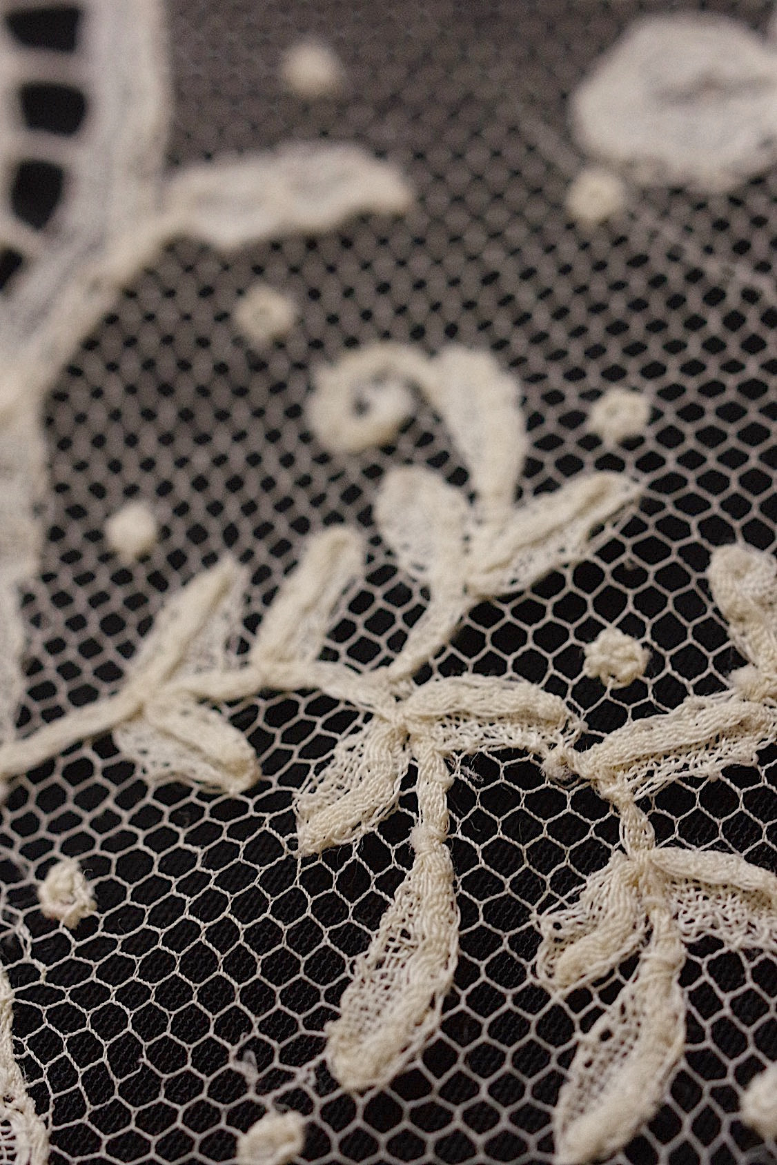 アンティークレース　dentelle ancienne　ハンカチ　アプリカッションアングレテール .FR a l'epoque