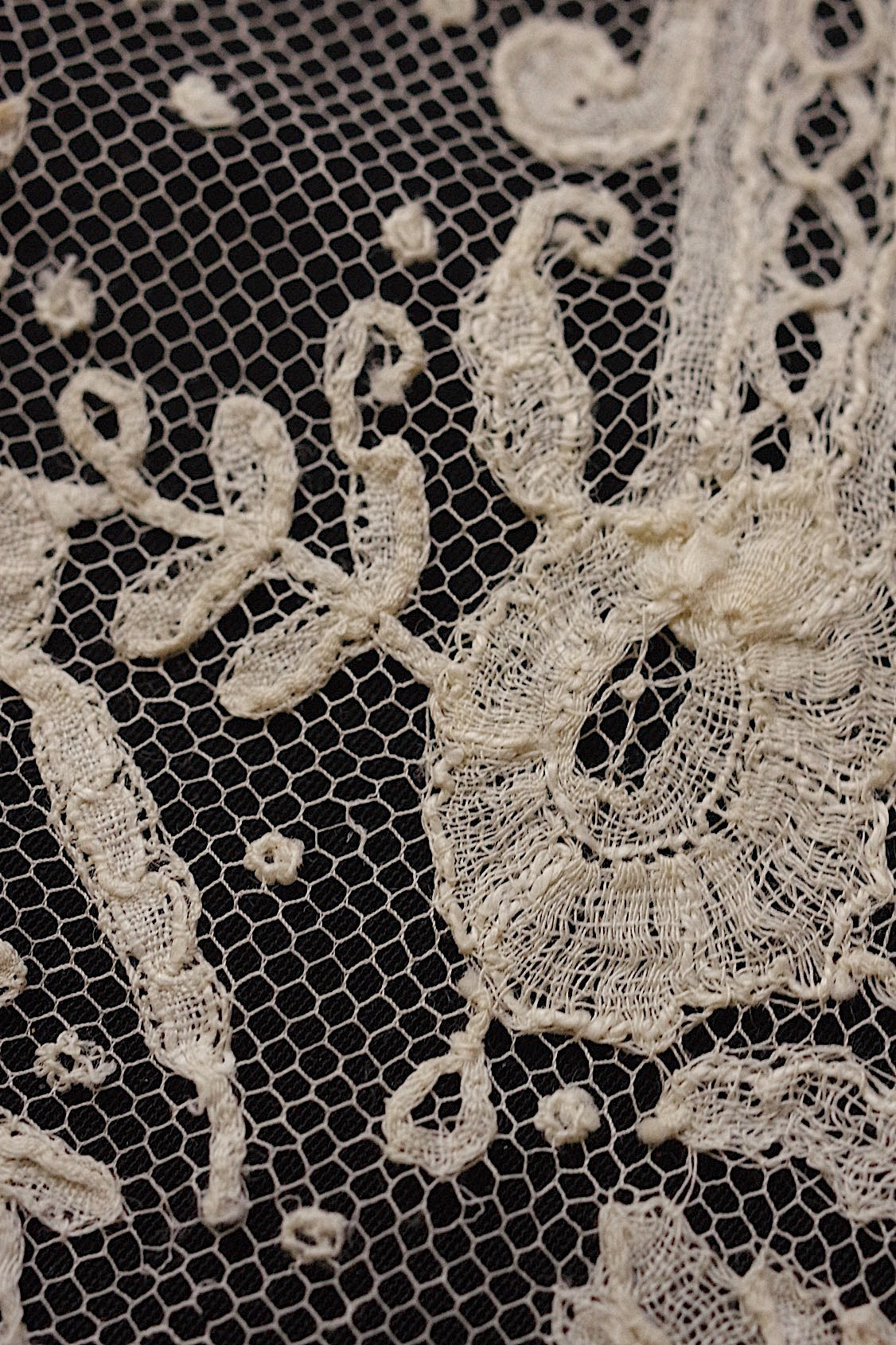 アンティークレース　dentelle ancienne　ハンカチ　アプリカッションアングレテール .FR a l'epoque