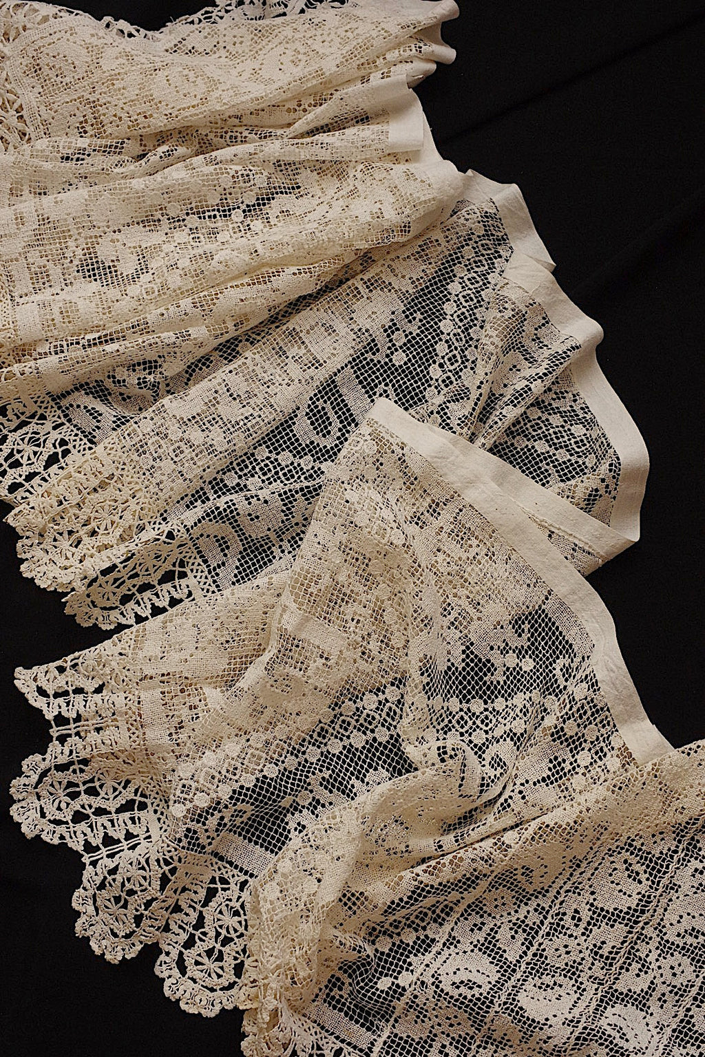 アンティークレース　dentelle ancienne フィレレース　インテリアクロス .FR a l'epoque
