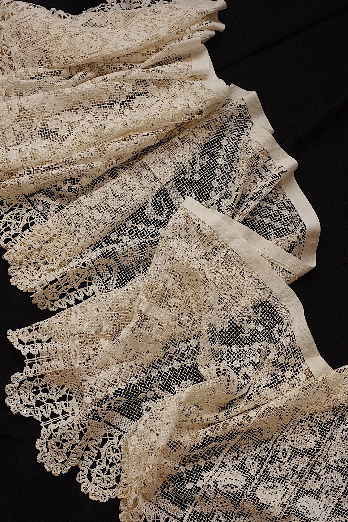 アンティークレース　dentelle ancienne フィレレース　インテリアクロス .FR a l'epoque