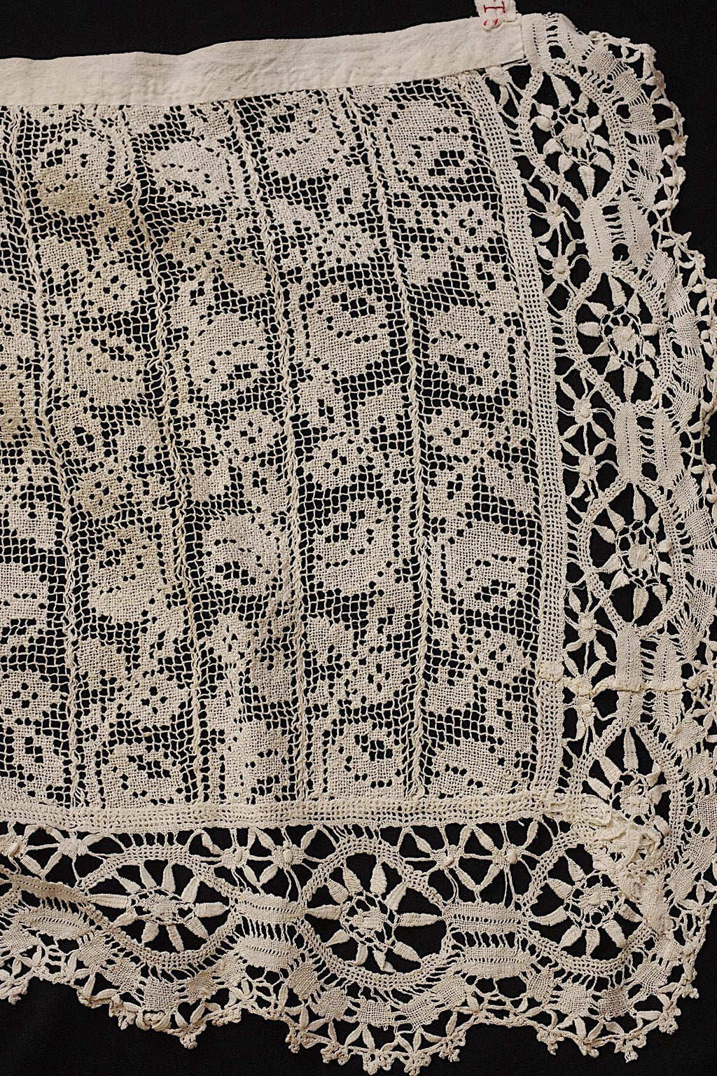 アンティークレース　dentelle ancienne フィレレース　インテリアクロス .FR a l'epoque