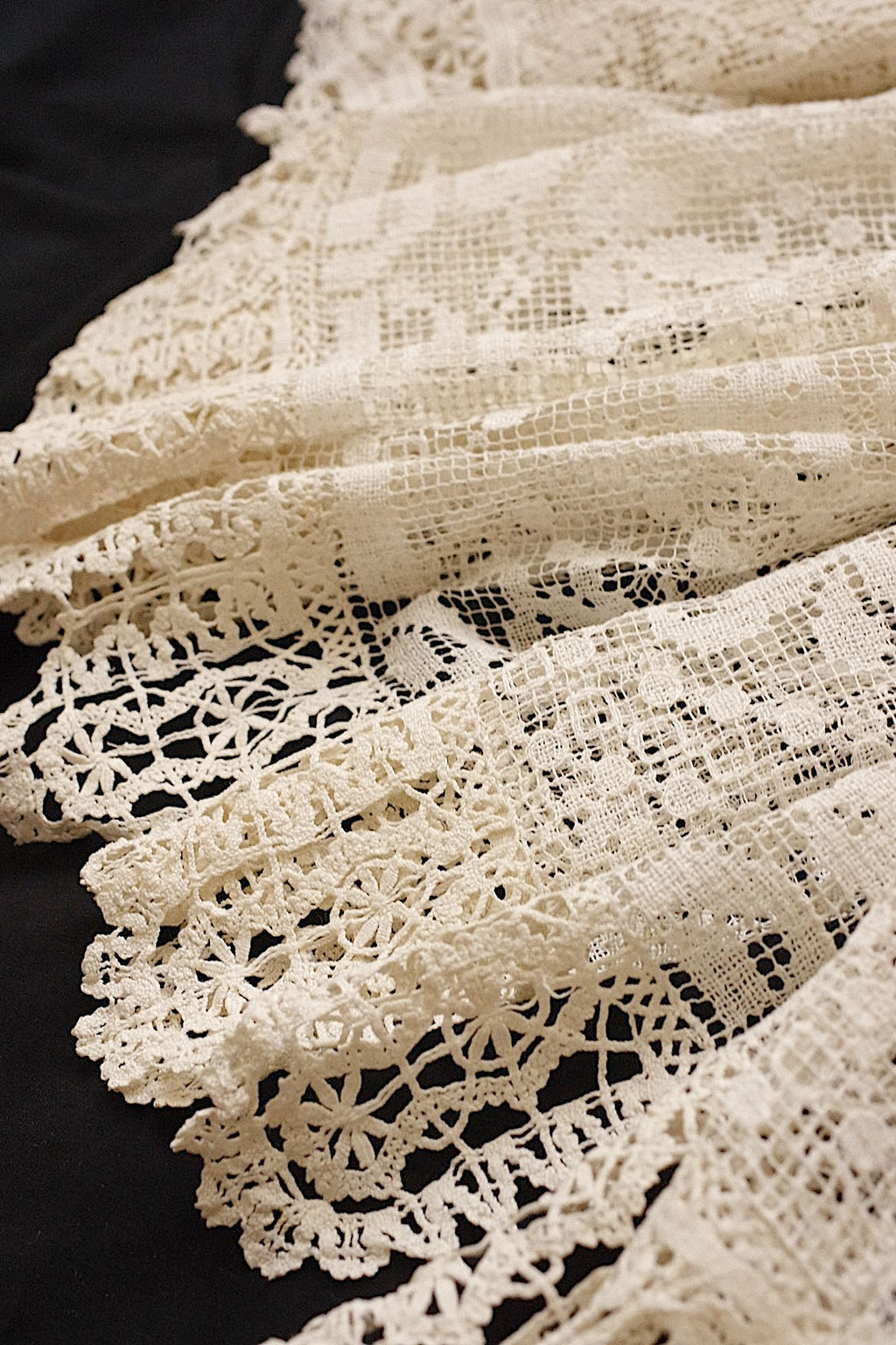アンティークレース　dentelle ancienne フィレレース　インテリアクロス .FR a l'epoque