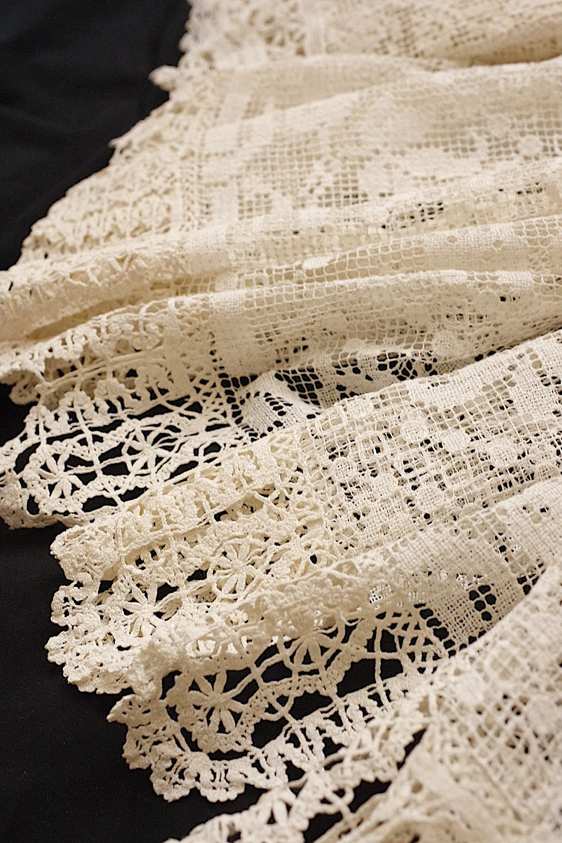 アンティークレース　dentelle ancienne フィレレース　インテリアクロス .FR a l'epoque