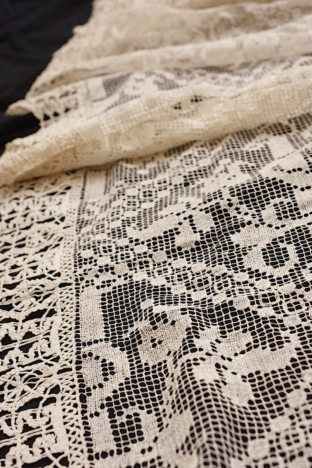 アンティークレース　dentelle ancienne フィレレース　インテリアクロス .FR a l'epoque