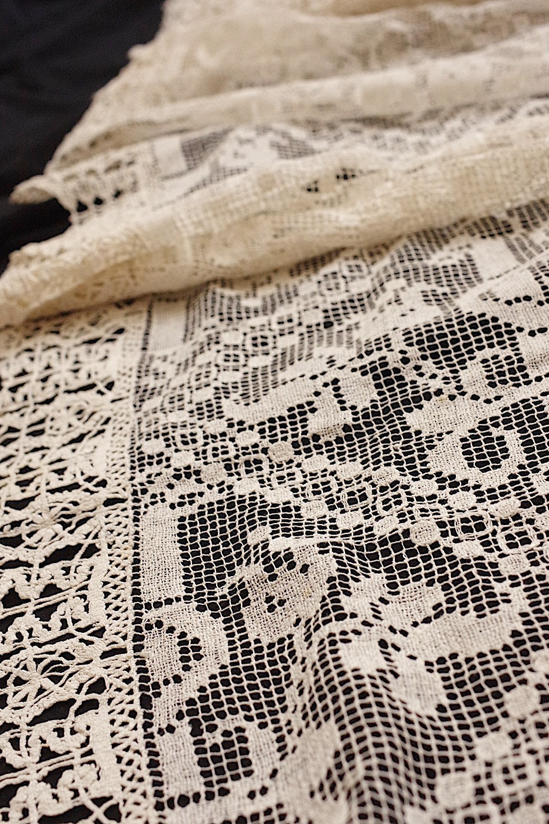 アンティークレース　dentelle ancienne フィレレース　インテリアクロス .FR a l'epoque