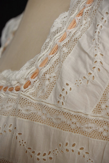 アンティークコットンワンピース vêtement antique robe de chambre 1 .FR a l'epoque