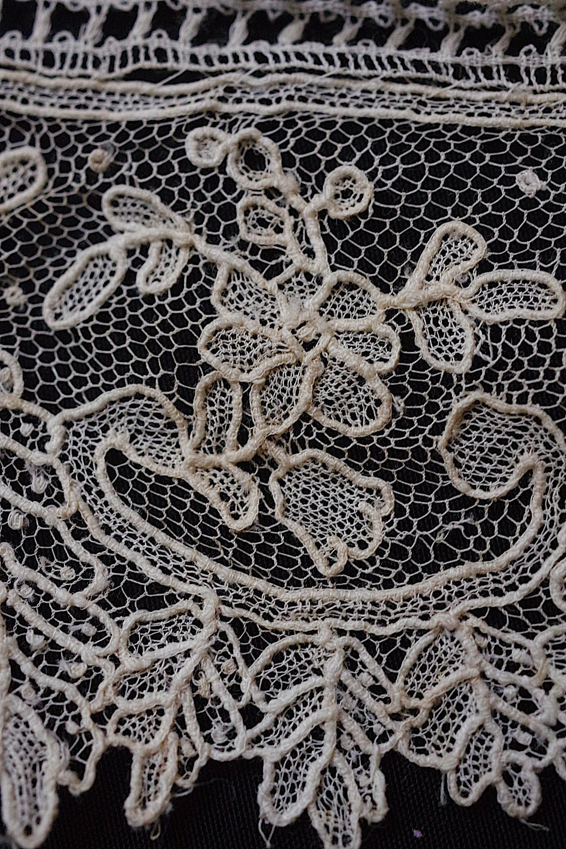 アンティークレース/dentelle ancien/antique lace/ブリュクセル .FR a l'epoque