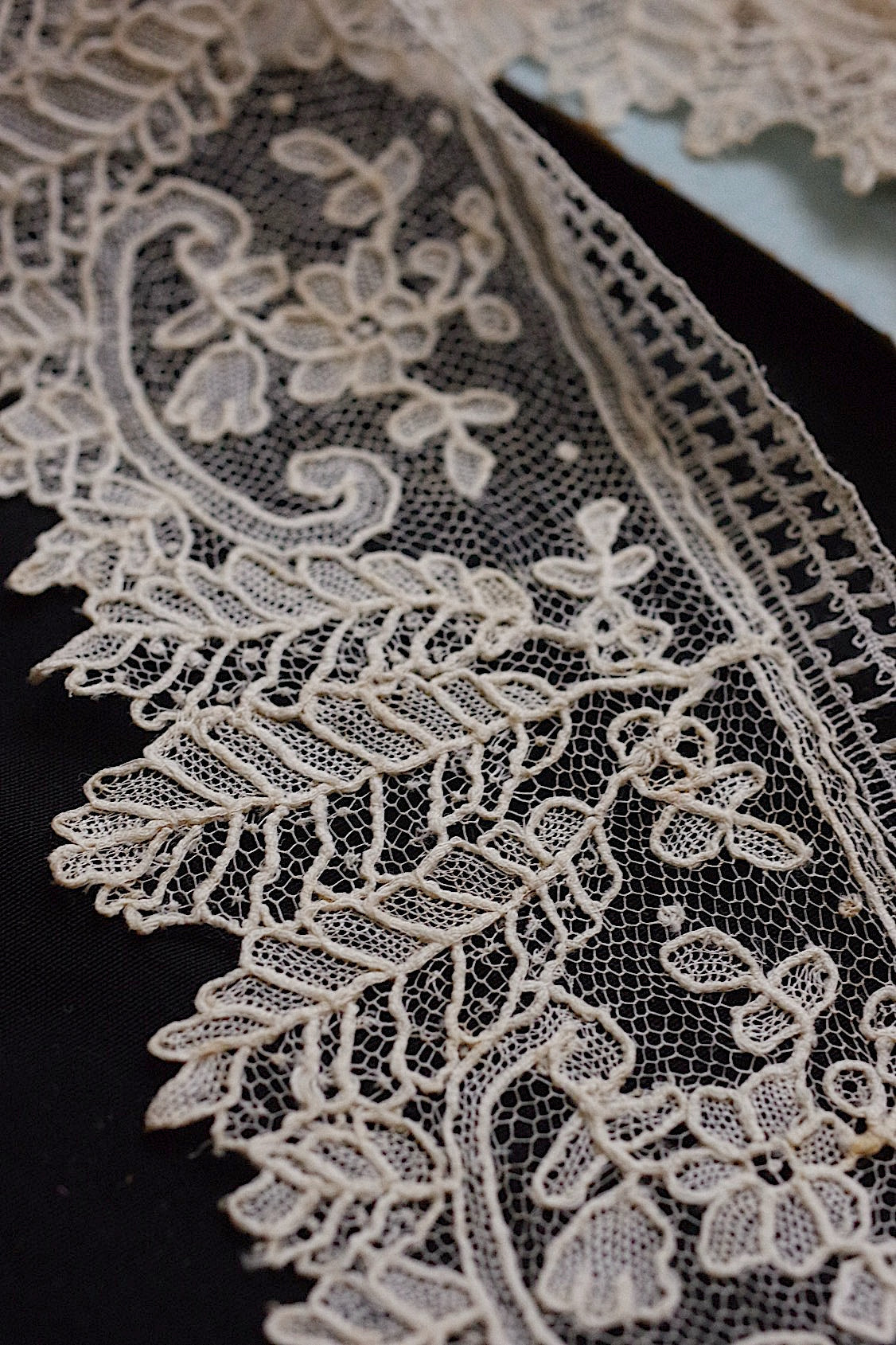 アンティークレース/dentelle ancien/antique lace/ブリュクセル .FR a l'epoque