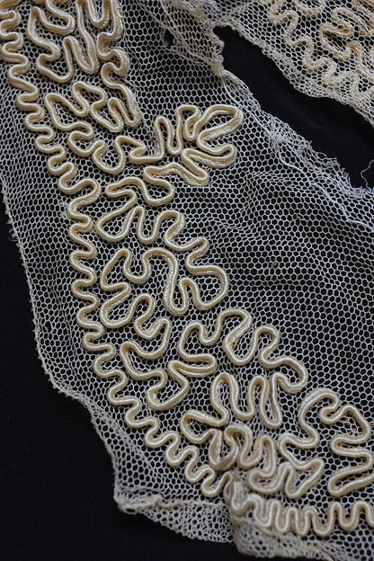 アンティークレース/dentelle ancien/antique lace/プラストロン＋襟型 .FR a l'epoque