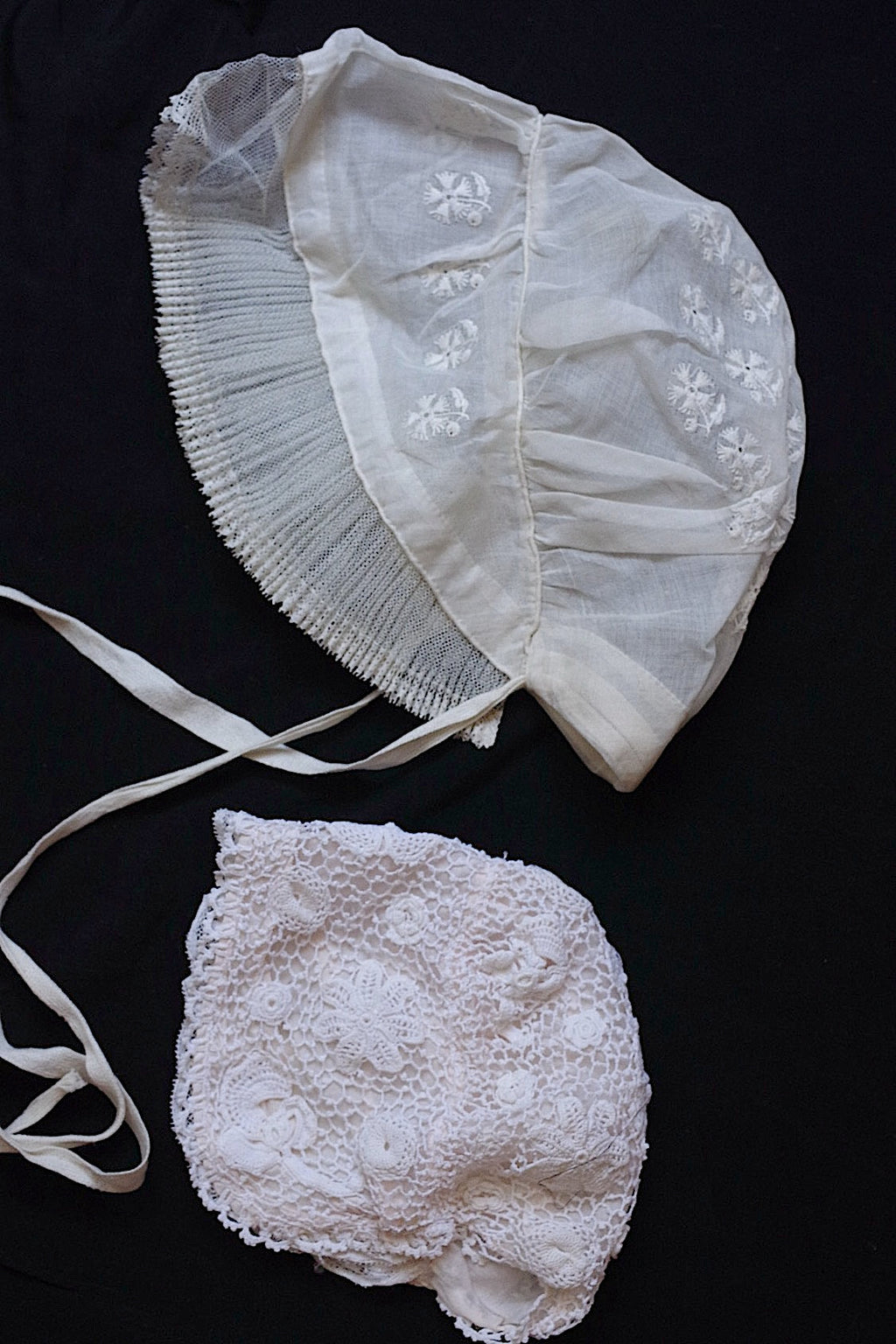 アンティークレース/dentelle ancien/antique lace/ボネ2つ .FR a l'epoque