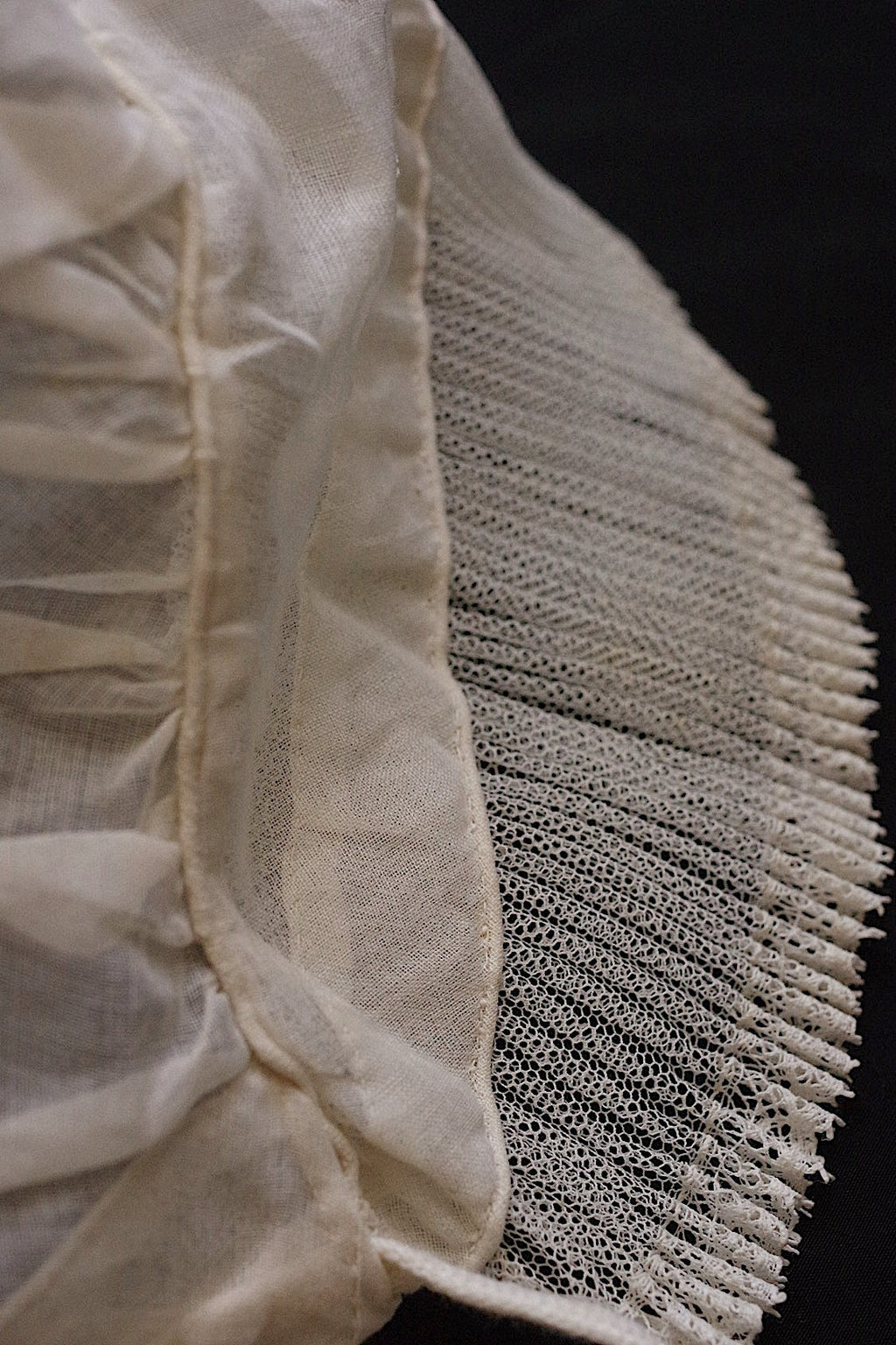 アンティークレース/dentelle ancien/antique lace/ボネ2つ .FR a l'epoque