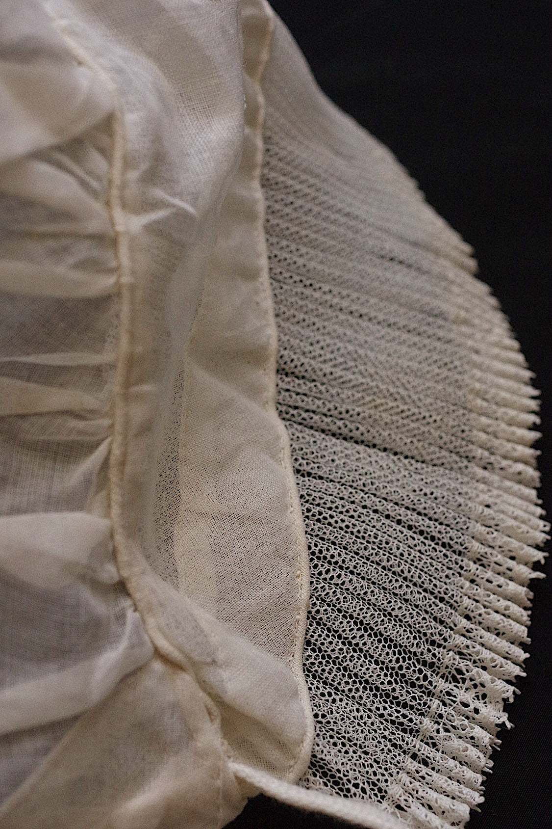 アンティークレース/dentelle ancien/antique lace/ボネ2つ .FR a l'epoque