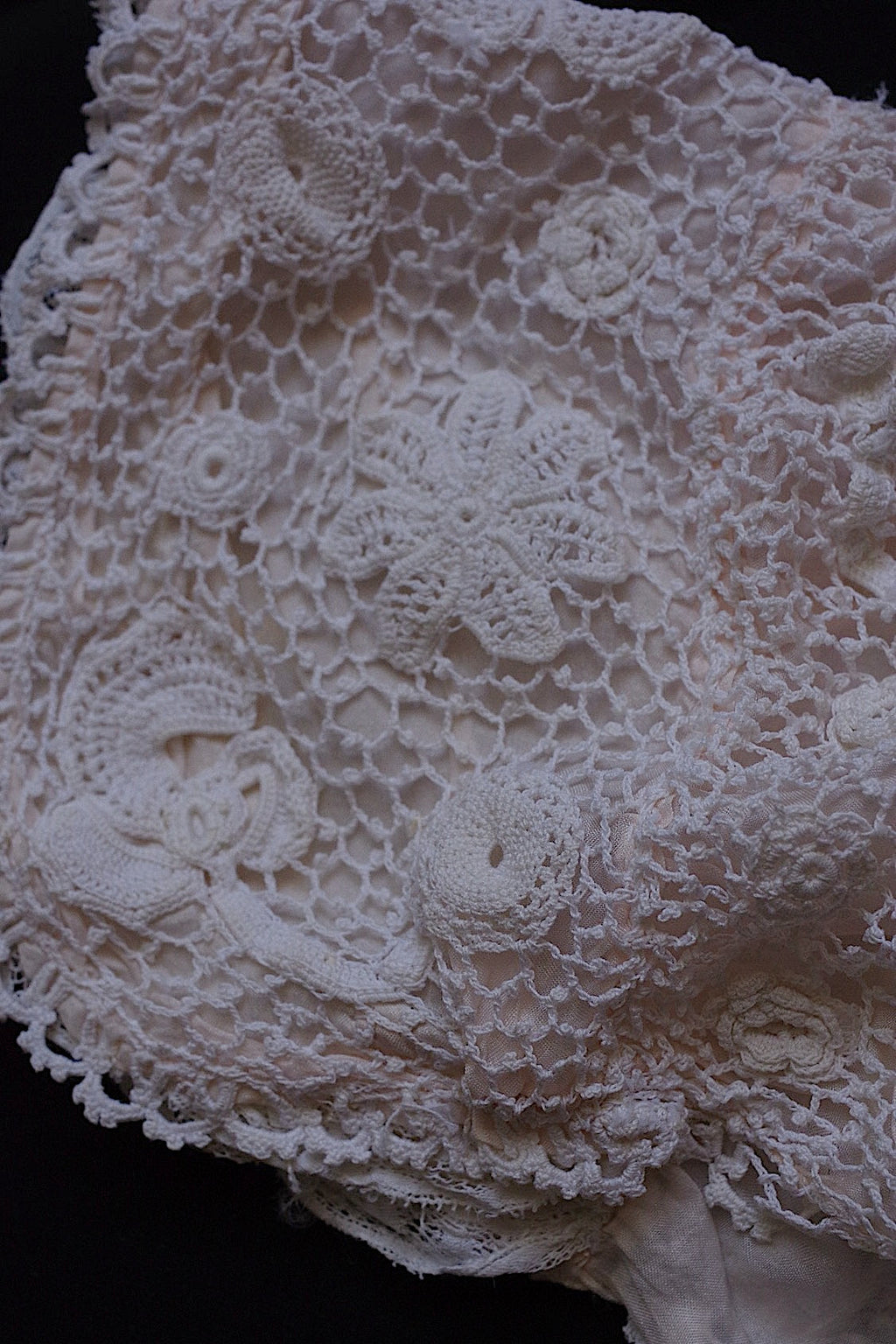 アンティークレース/dentelle ancien/antique lace/ボネ2つ .FR a l'epoque