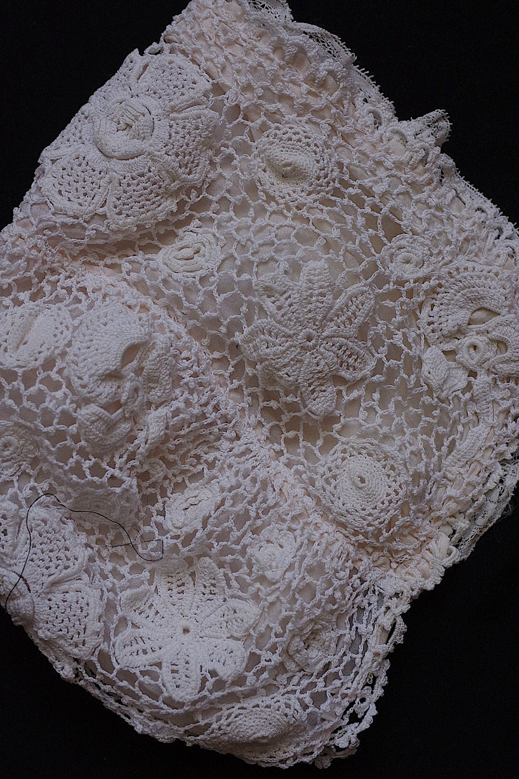 アンティークレース/dentelle ancien/antique lace/ボネ2つ .FR a l'epoque