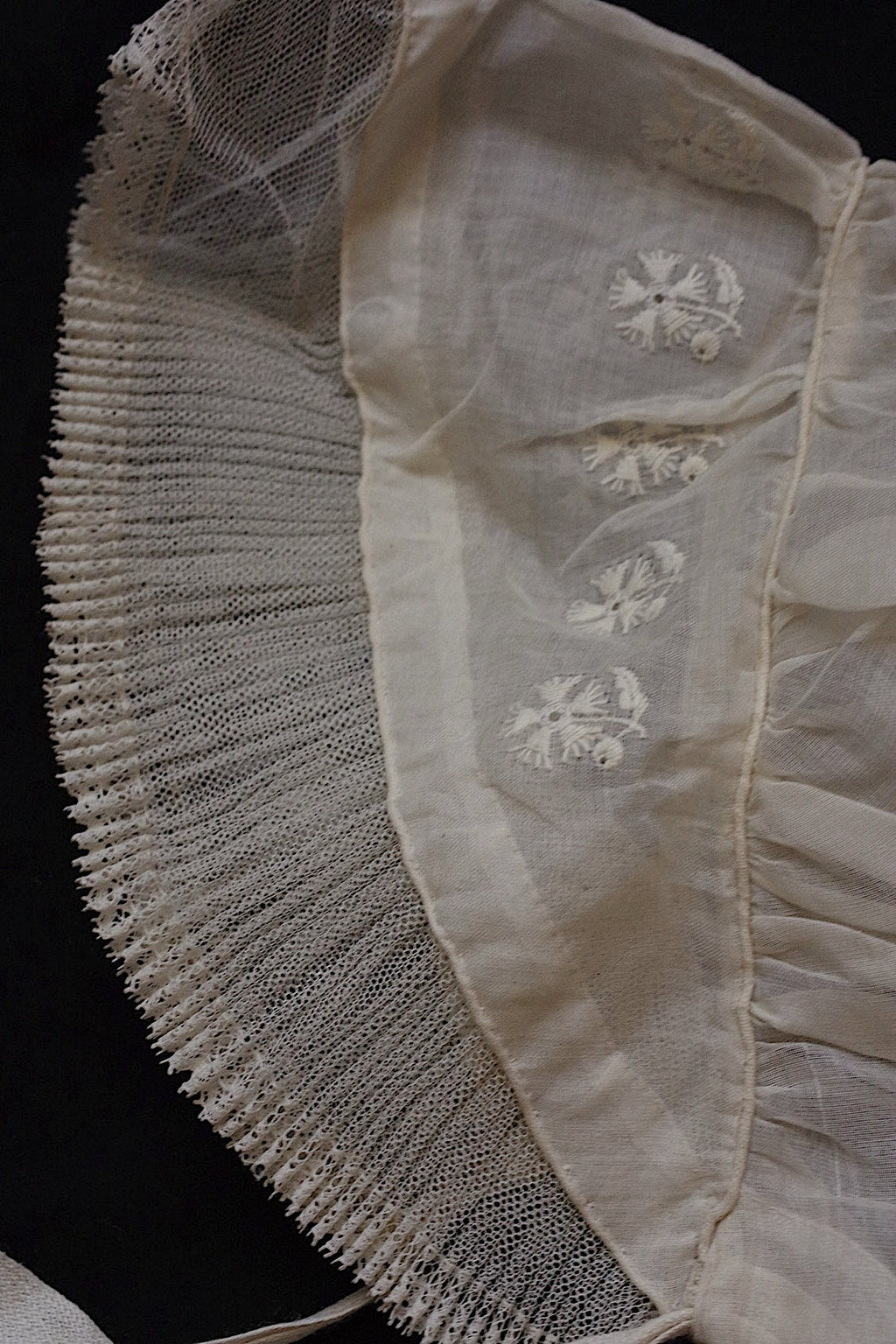 アンティークレース/dentelle ancien/antique lace/ボネ2つ .FR a l'epoque