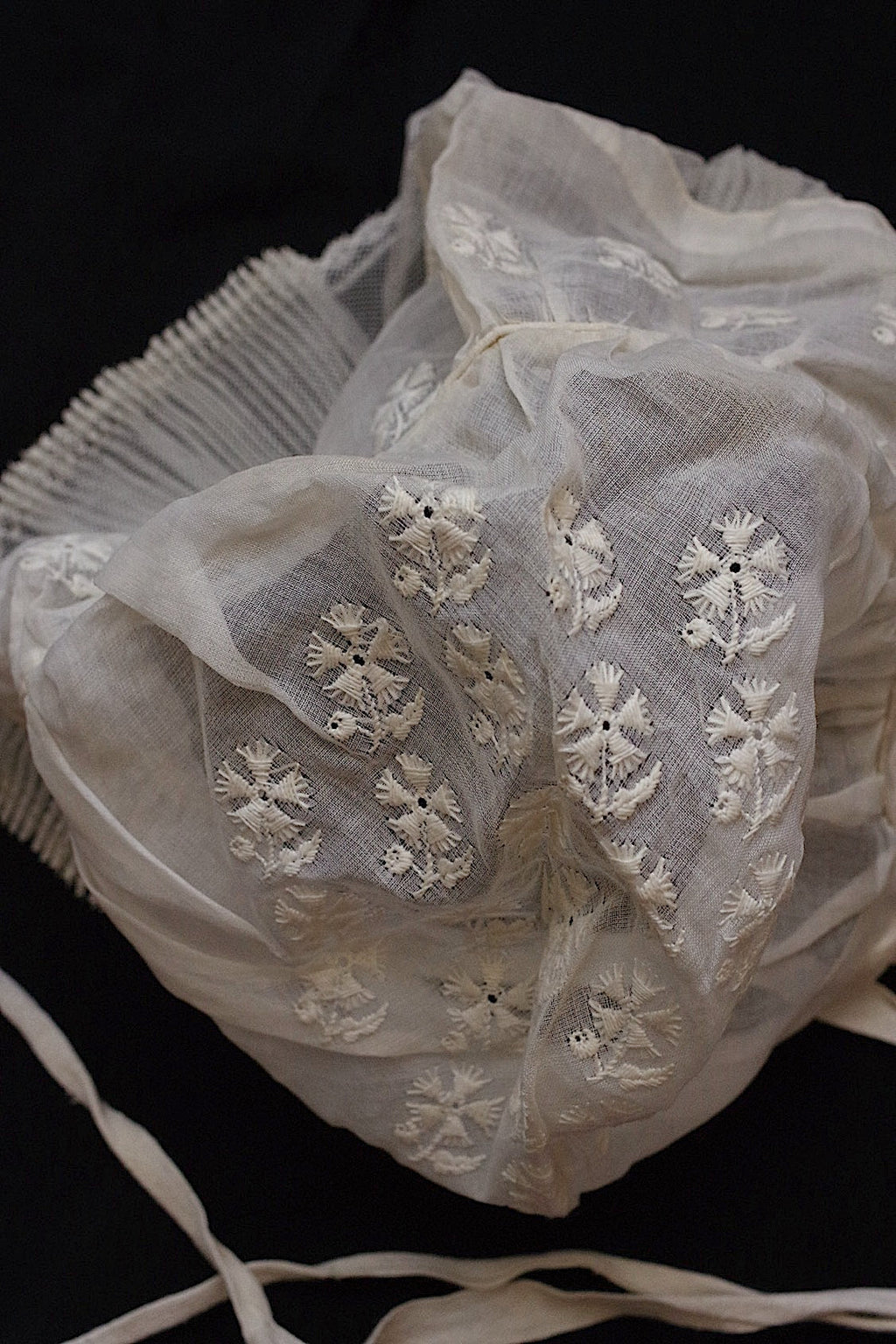 アンティークレース/dentelle ancien/antique lace/ボネ2つ .FR a l'epoque