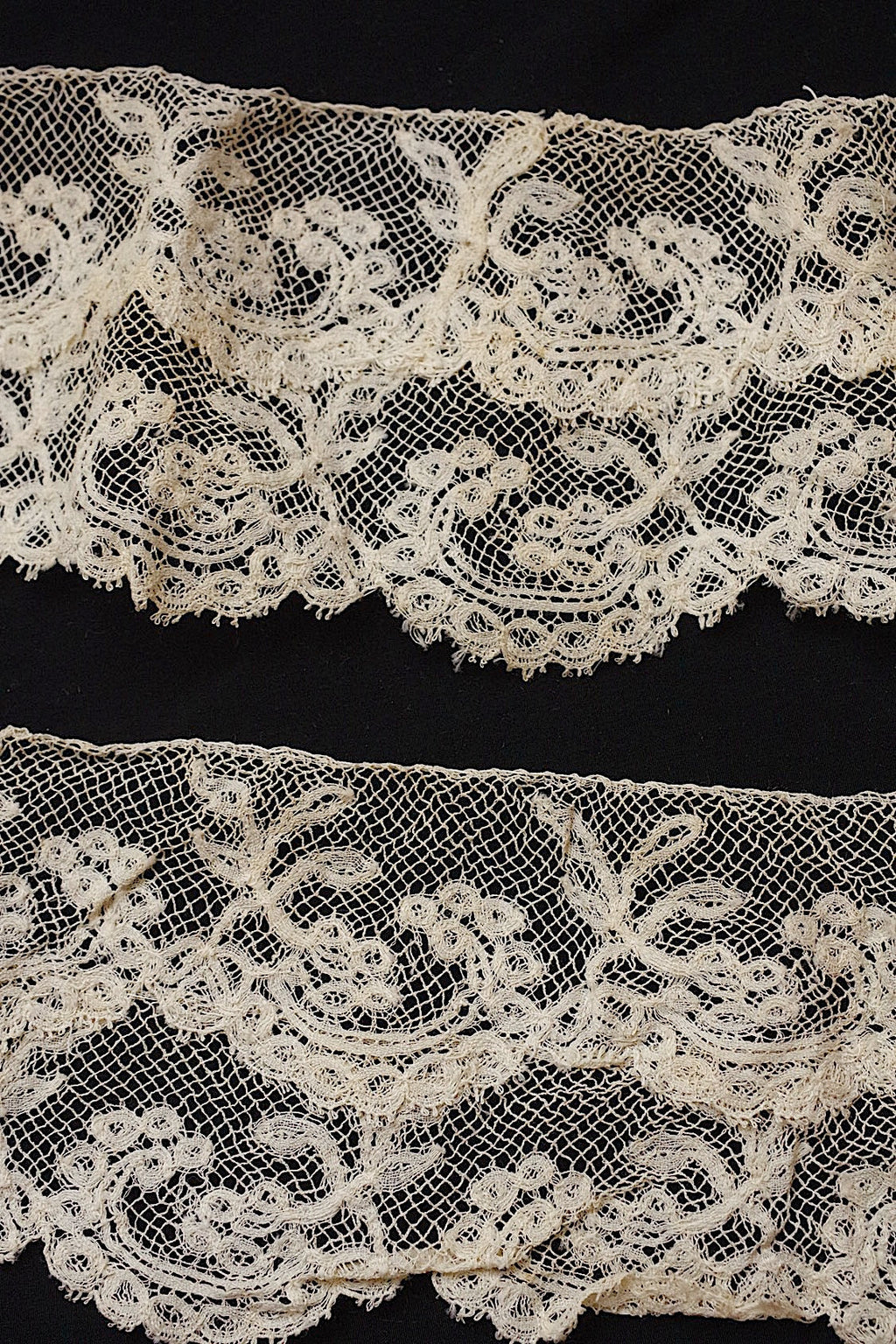 アンティークレース/dentelle ancien/antique lace/100cm 110cm .FR a l'epoque