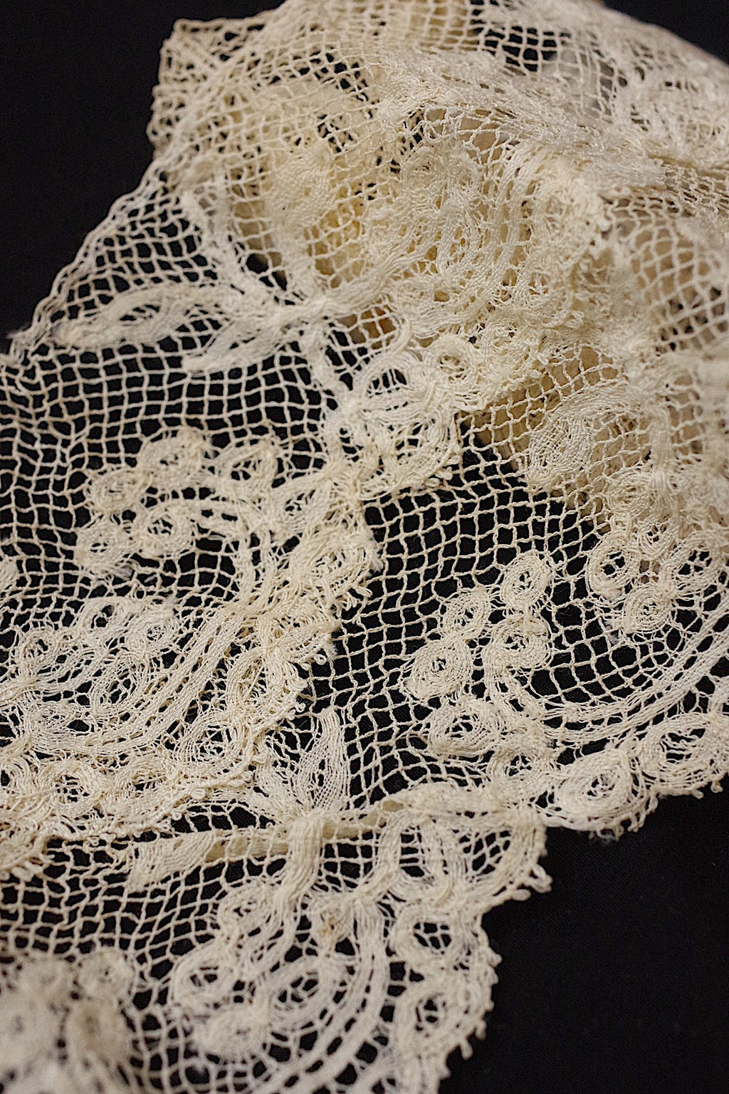 アンティークレース/dentelle ancien/antique lace/100cm 110cm .FR a l'epoque