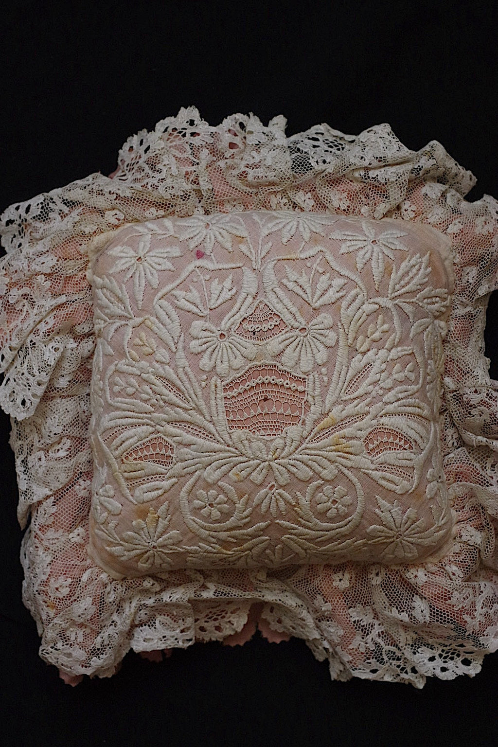 アンティークレース/dentelle ancien/antique lace/プチクッション .FR a l'epoque