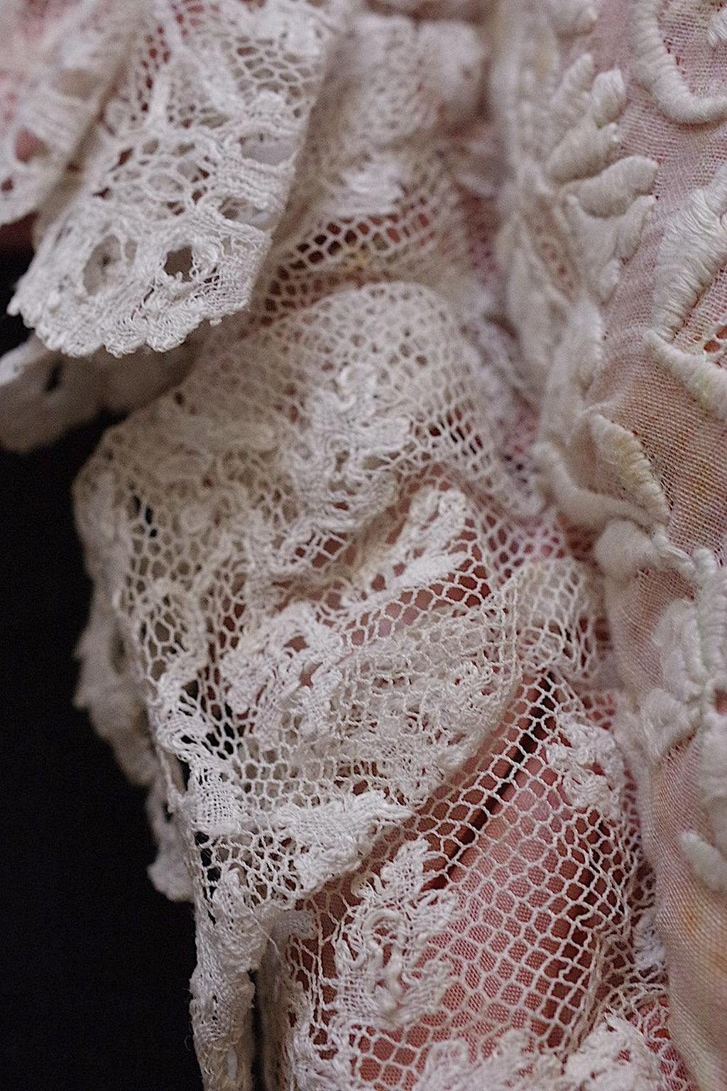 アンティークレース/dentelle ancien/antique lace/プチクッション .FR a l'epoque