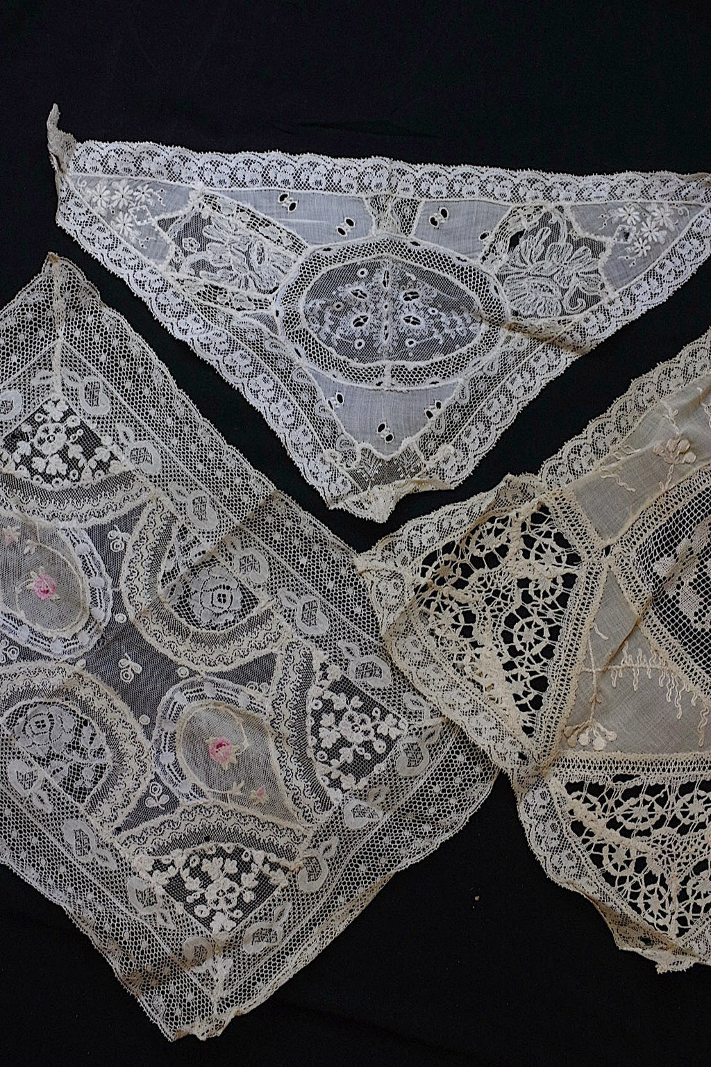 アンティークレース/dentelle ancien/antique lace/nappron .FR a l'epoque