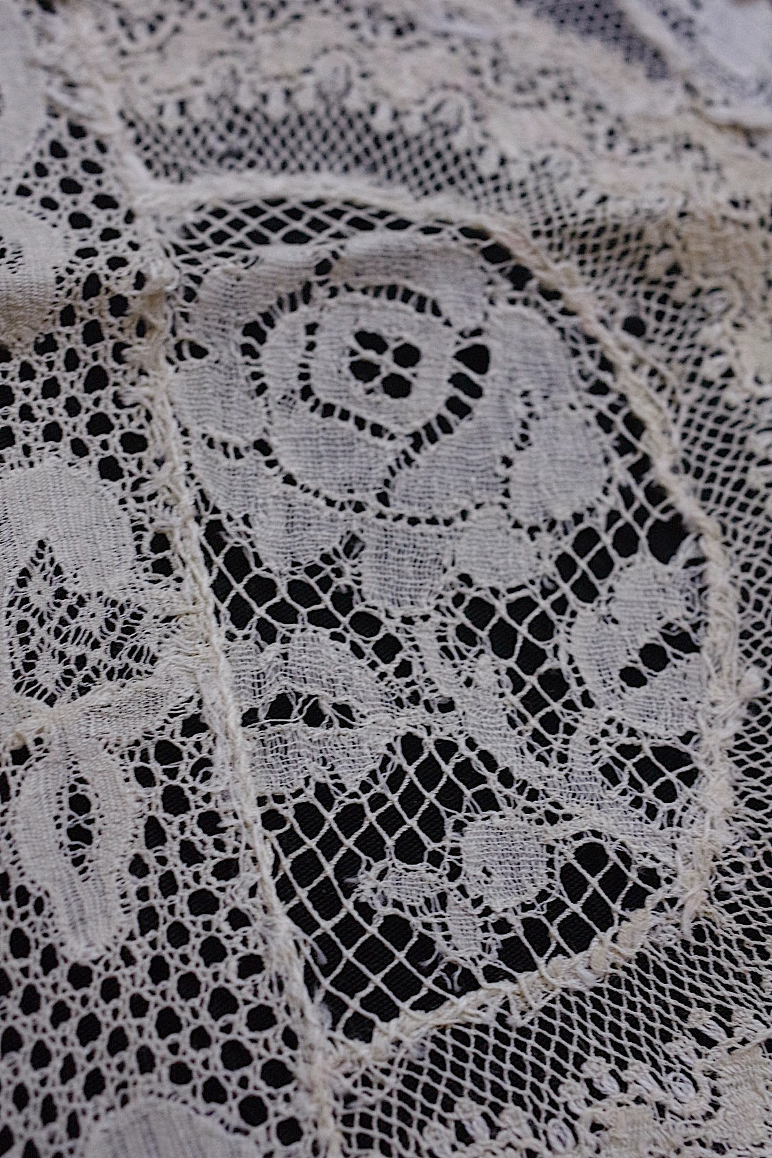 アンティークレース/dentelle ancien/antique lace/nappron .FR a l'epoque