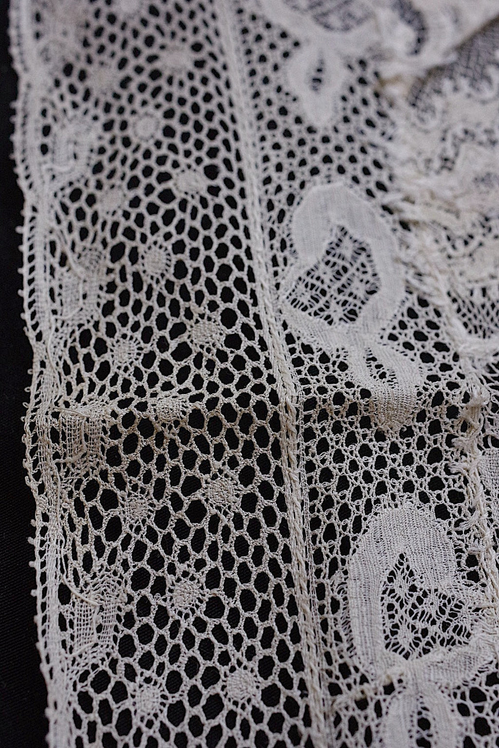 アンティークレース/dentelle ancien/antique lace/nappron .FR a l'epoque