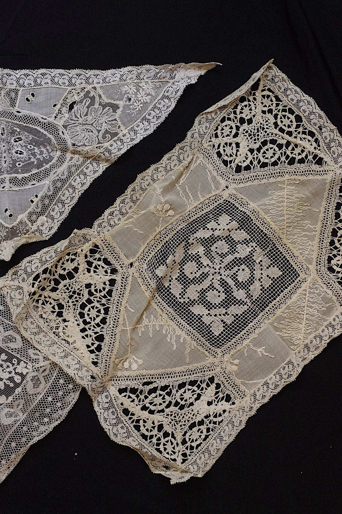 アンティークレース/dentelle ancien/antique lace/nappron .FR a l'epoque