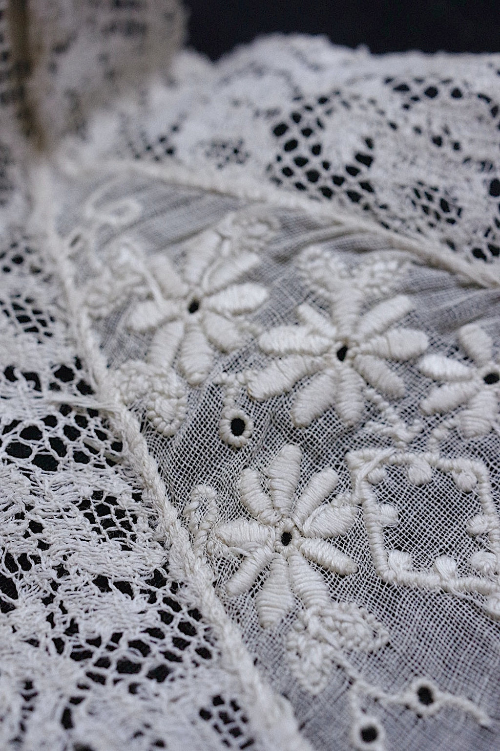 アンティークレース/dentelle ancien/antique lace/nappron .FR a l'epoque