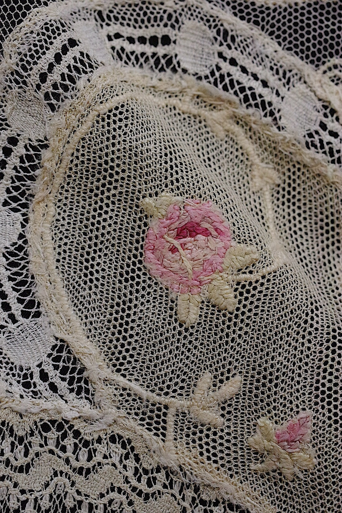 アンティークレース/dentelle ancien/antique lace/nappron .FR a l'epoque