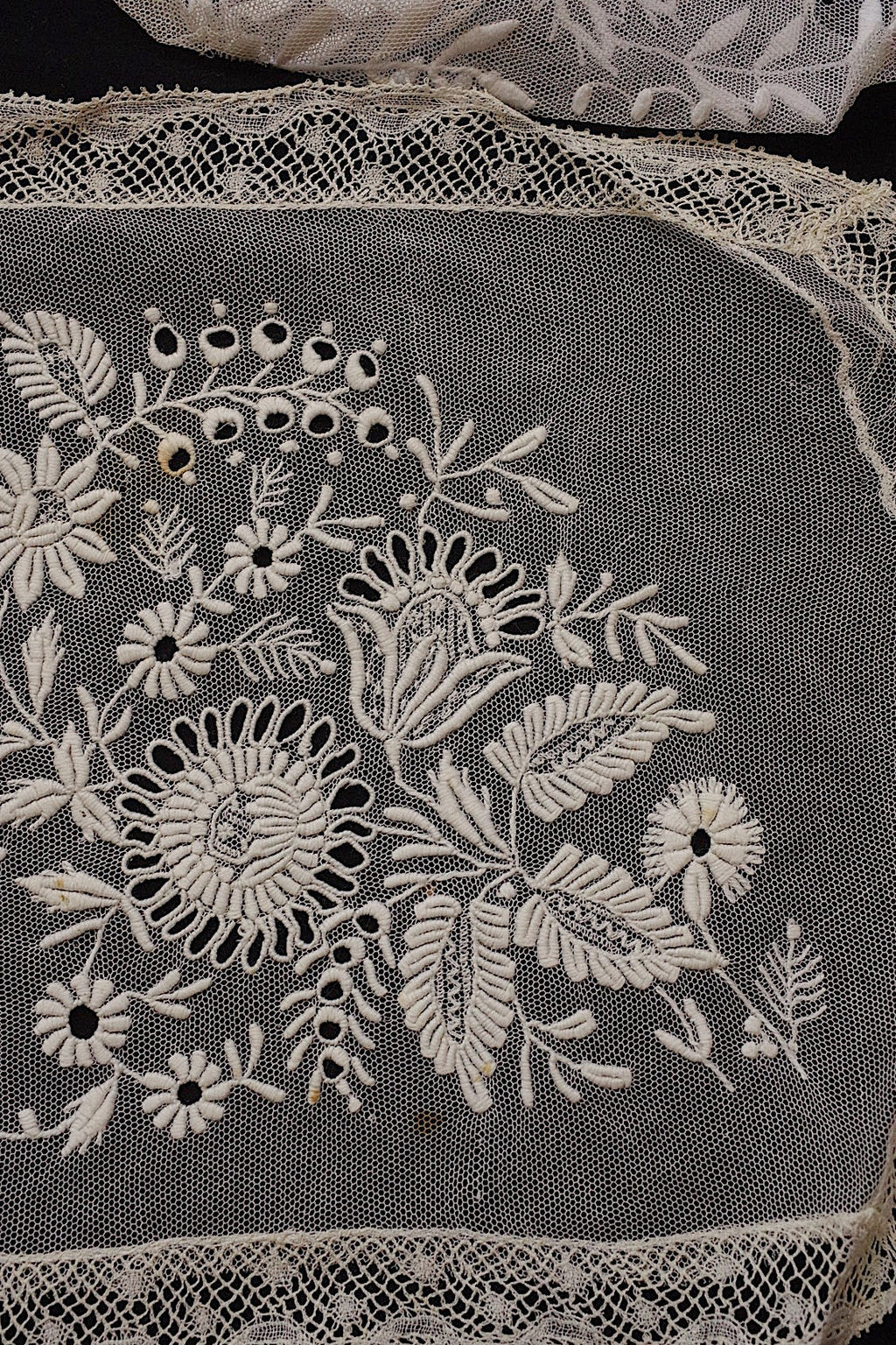 アンティークレース/dentelle ancien/antique lace/刺繍 .FR a l'epoque