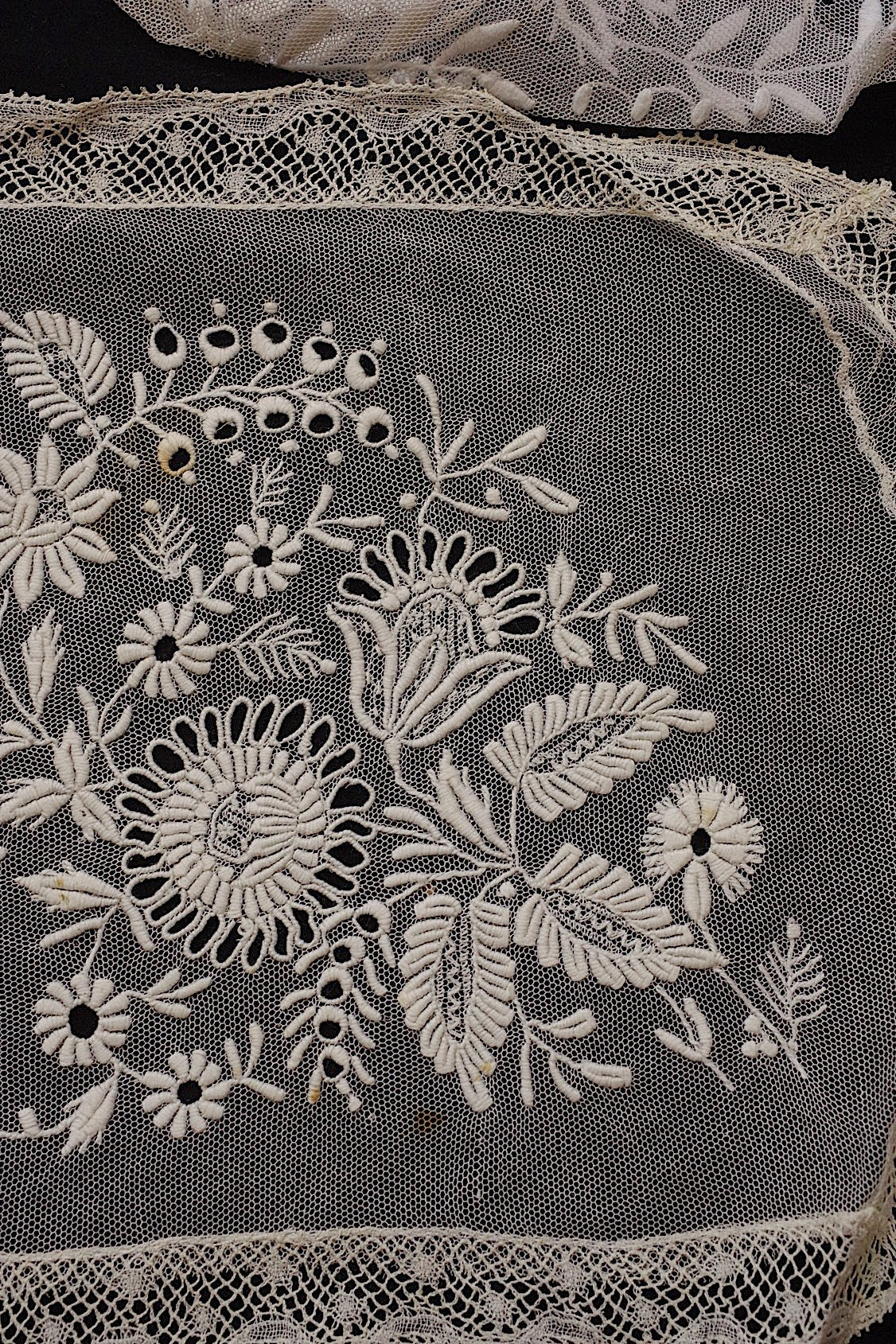 アンティークレース/dentelle ancien/antique lace/刺繍 .FR a l'epoque