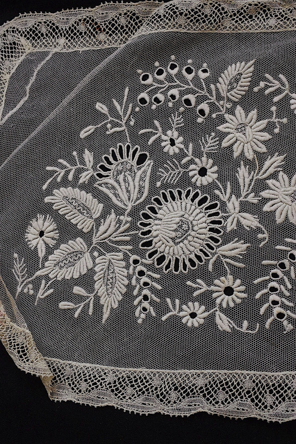 アンティークレース/dentelle ancien/antique lace/刺繍 .FR a l'epoque